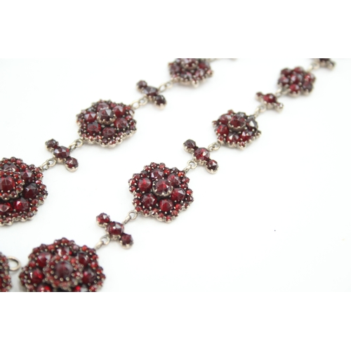 305 - Antique Bohemian Garnet necklace (27g)