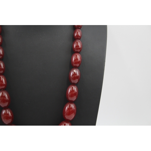 308 - Cherry Bakelite graduated necklace (79g)