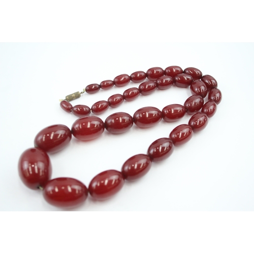 308 - Cherry Bakelite graduated necklace (79g)