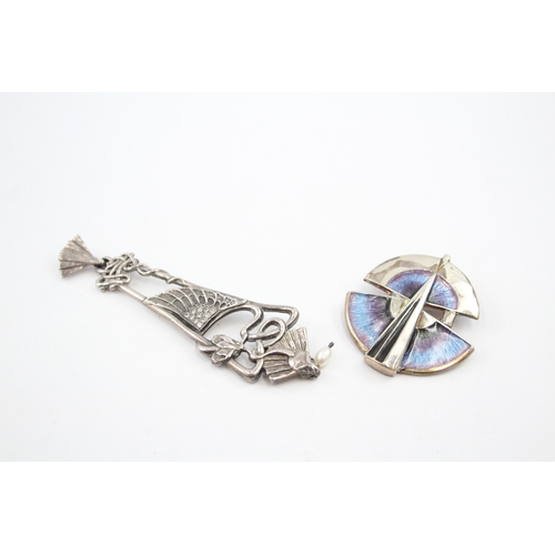 321 - A collection of silver Art Nouveau inspired jewellery including Pat Cheney (17g)