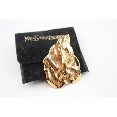 340 - Gold tone foliate pin by designer Yves Saint Laurent with pouch (9g)