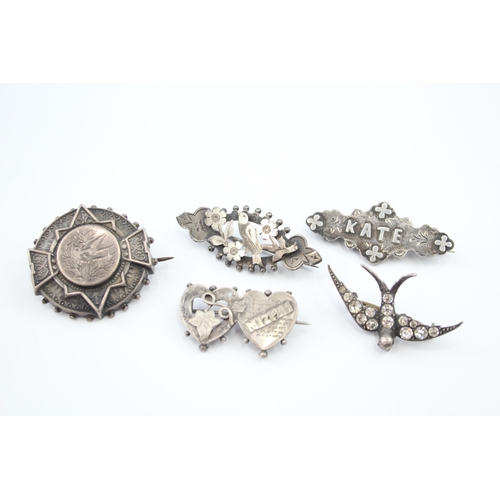 344 - Five silver Victorian brooches including sweetheart (18g)