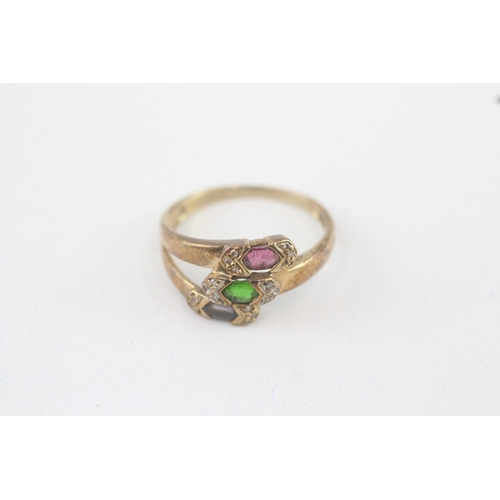 35 - 9ct gold garnet, diopside & iolite three stone ring with diamond highlight (2.8g) Size  S