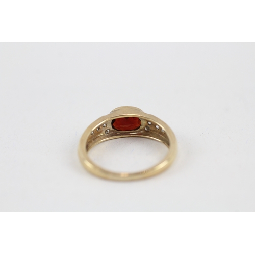 38 - 9ct gold checkerboard oval garnet single stone ring with diamond sides (2.9g) Size  O