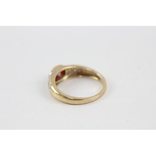 38 - 9ct gold checkerboard oval garnet single stone ring with diamond sides (2.9g) Size  O