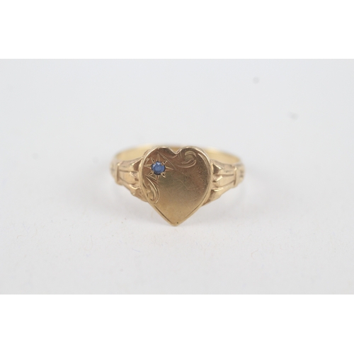 53 - 9ct gold heart signet ring with sapphire paste highlight (1.9g) Size  K