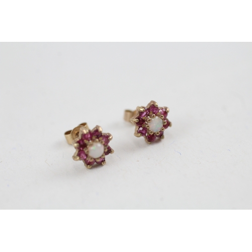 56 - 9ct gold ruby & opal floral cluster ring (1g)