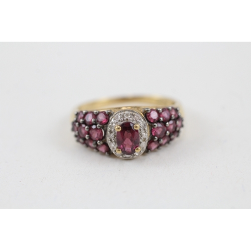 57 - 9ct gold diamond & garnet dress ring (3.5g) Size  R