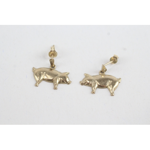 67 - 9ct gold piggy drop earrings (0.5g)