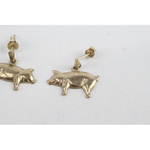 67 - 9ct gold piggy drop earrings (0.5g)