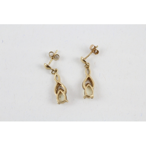 82 - 9ct gold opal drop earrings (1.8g)