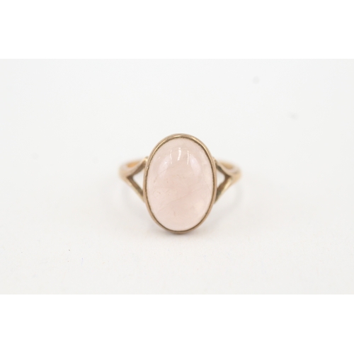 85 - 9ct gold oval cabochon rose quartz single stone ring (3g) Size  M