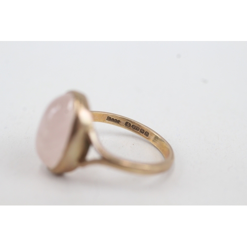 85 - 9ct gold oval cabochon rose quartz single stone ring (3g) Size  M