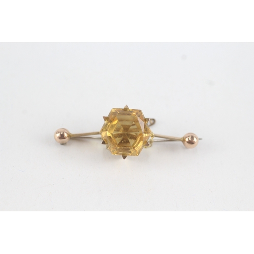 91 - 9ct gold hexagonal citrine single stone bar brooch with base metal pin (6.6g)