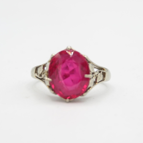 103 - 9ct gold pink gemstone dress ring with foliate patterned shoulders (3.2g) Size  N 1/2