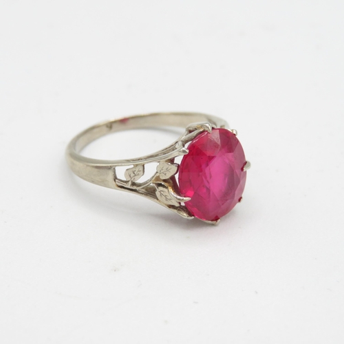 103 - 9ct gold pink gemstone dress ring with foliate patterned shoulders (3.2g) Size  N 1/2