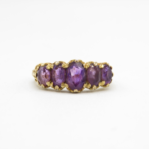 110 - 9ct gold vintage amethyst five stone ring with a patterned shank (3.7g) Size  N