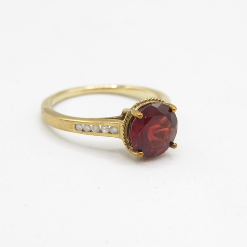 116 - 9ct gold garnet dress ring with diamond shoulders (2.6g) Size  N 1/2