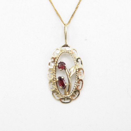 127 - 9ct gold garnet foliate pendant necklace (1.1g)