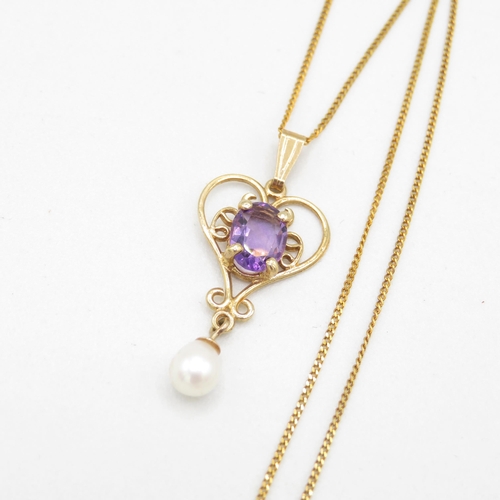 141 - 9ct gold amethyst & cultured pearl pendant necklace (1.5g)