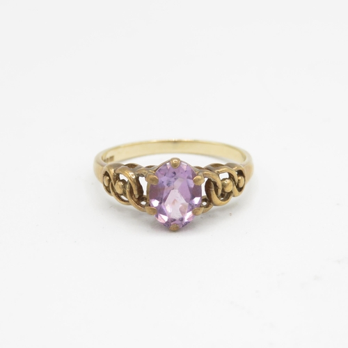 143 - 9ct gold amethyst single stone ring with openwork shank (2g) Size  O