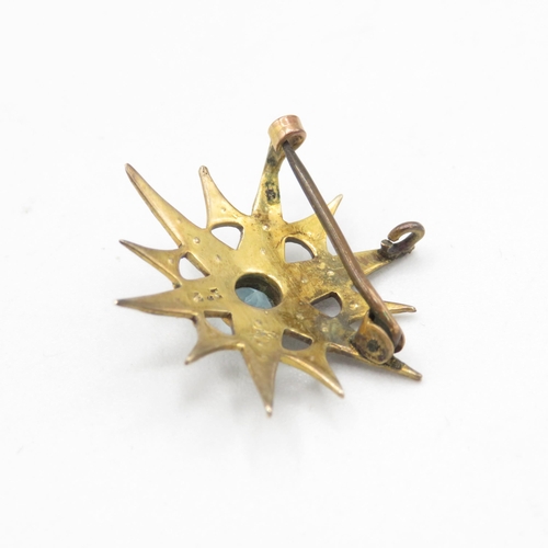 145 - 9ct gold antique blue paste & seed pearl starburst brooch with base metal pin (1.9g)