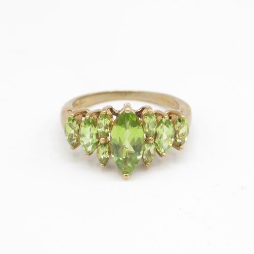 147 - 9ct gold marquise peridot dress ring (3g) Size  M