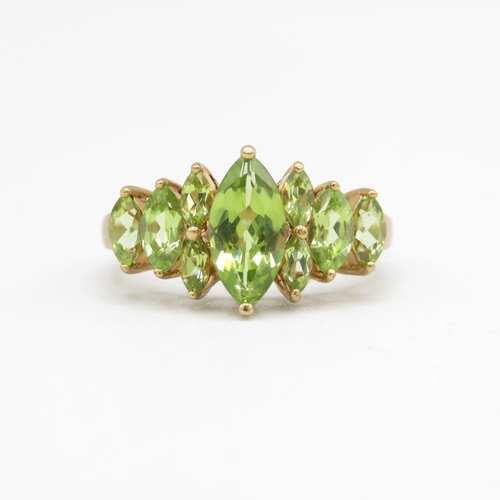 147 - 9ct gold marquise peridot dress ring (3g) Size  M