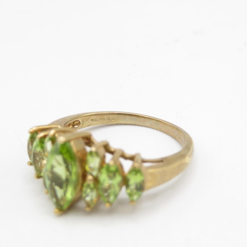 147 - 9ct gold marquise peridot dress ring (3g) Size  M