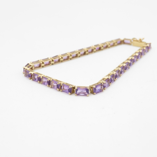 158 - 9ct gold emerald cut amethyst bracelet (5.4g)