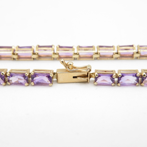 158 - 9ct gold emerald cut amethyst bracelet (5.4g)