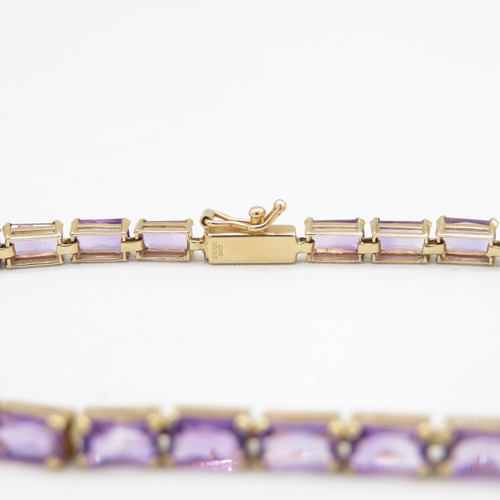 158 - 9ct gold emerald cut amethyst bracelet (5.4g)