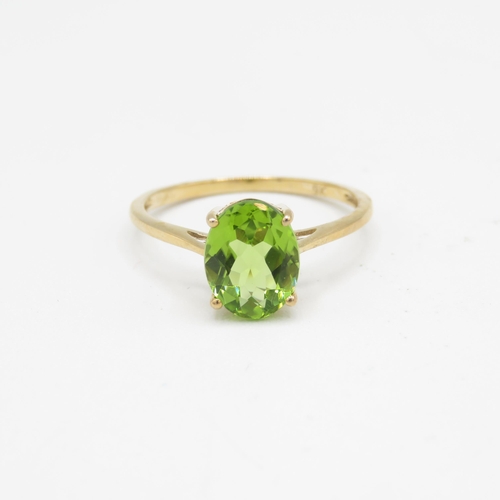 161 - 9ct gold peridot single stone ring (1.9g) Size  R