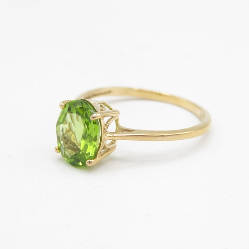 161 - 9ct gold peridot single stone ring (1.9g) Size  R