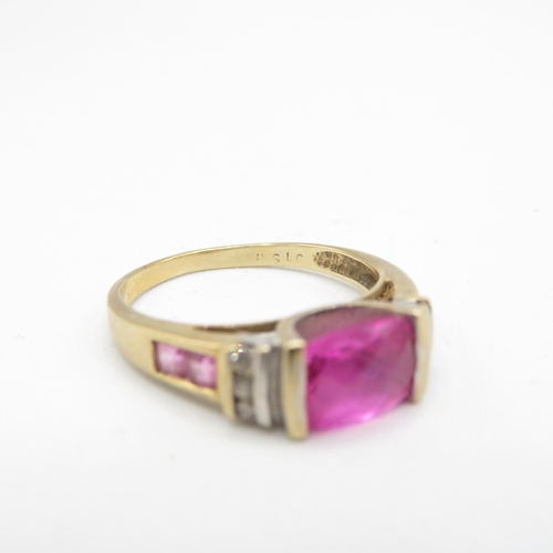 173 - 9ct gold diamond & pink gemstone dress ring (3.3g) Size  P