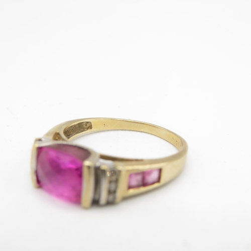 173 - 9ct gold diamond & pink gemstone dress ring (3.3g) Size  P