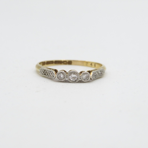 98 - 18ct gold & platinum vintage diamond ring (2g) Size  P