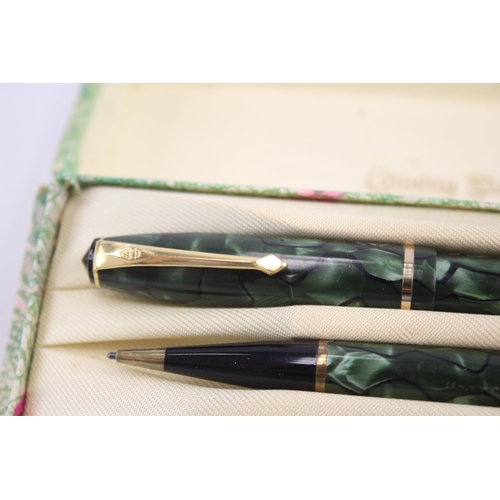 534 - Vintage Conway Stewart 15 Green Fountain Pen w/ 14ct Gold Nib Writing Boxed