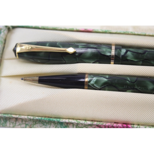 534 - Vintage Conway Stewart 15 Green Fountain Pen w/ 14ct Gold Nib Writing Boxed