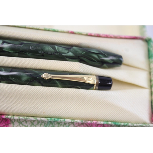 534 - Vintage Conway Stewart 15 Green Fountain Pen w/ 14ct Gold Nib Writing Boxed