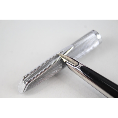 540 - Vintage Waterman C/F Silver Tone Fountain Pen w/18ct White Gold Nib WRITING