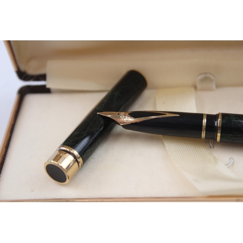 549 - Vintage Sheaffer Targa Green Lacquer Fountain Pen w/ 14ct Gold Nib WRITING