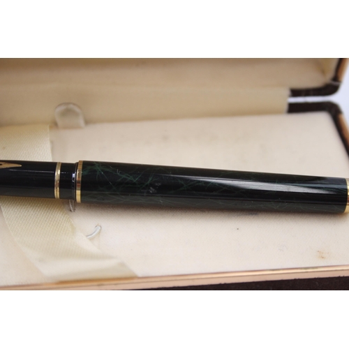 549 - Vintage Sheaffer Targa Green Lacquer Fountain Pen w/ 14ct Gold Nib WRITING