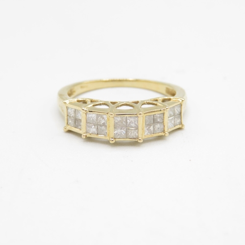 196 - 9ct gold princess cut diamond half eternity ring (3.2g) Size  S