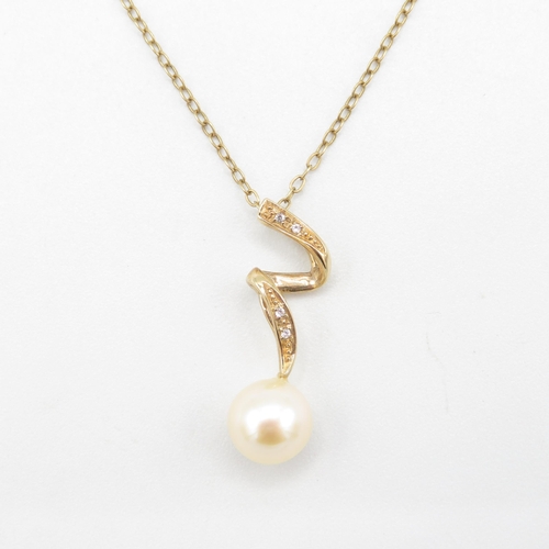 200 - 9ct gold cultured pearl & cubic zirconia drop pendant necklace (2.8g)