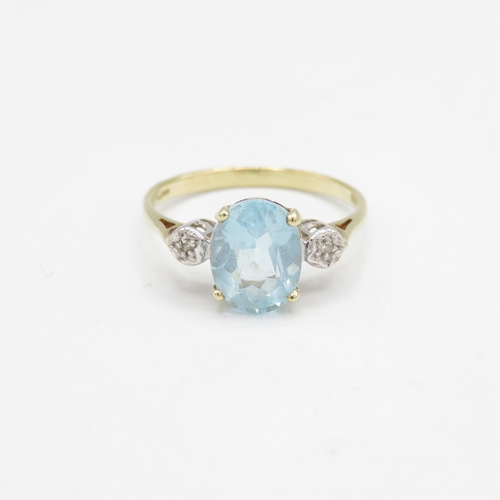 205 - 9ct gold oval cut blue topaz & diamond three stone ring (1.9g) Size  N 1/2