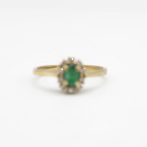 206 - 9ct gold vintage emerald & diamond cluster ring (1.4g) Size  K