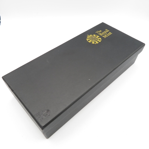 376 - Royal Mint Luxury Boxed 2010 Gold Proof Sovereign 3 Coin Collection.  Full, Half and Quarter Soverei... 