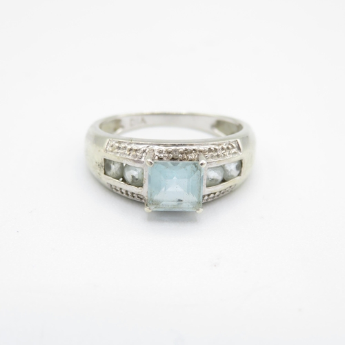 212 - 9ct gold blue topaz & diamond dress ring (3.4g) Size  P 1/2