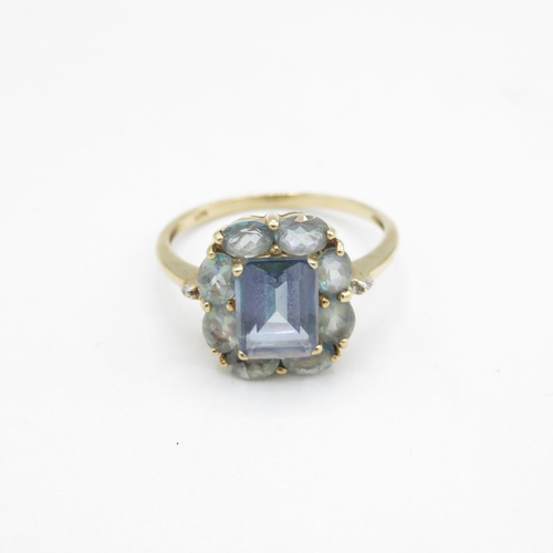 224 - 9ct gold vari-hue blue topaz cocktail ring, claw set (2.5g) Size  P 1/2